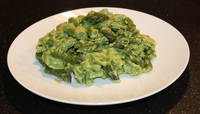 Salade d’asperges avec avocat et pomme de terre