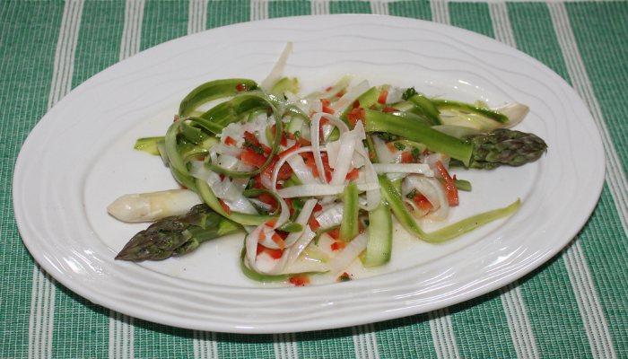 Salade d’asperges vertes et blanches crues