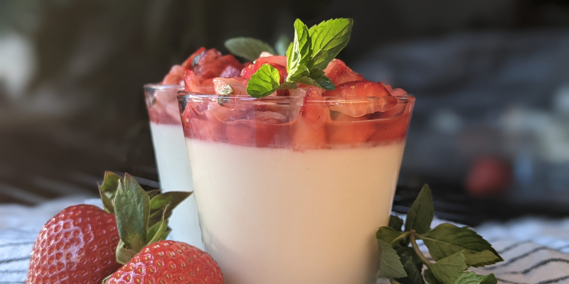 Recette: Panna cotta d’asperges blanches, fraises marinées érable et menthe